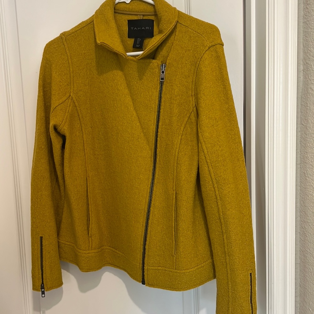 Tahari size s